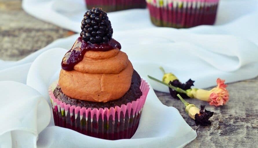 Blackberry and Chocolate Cupcakes
