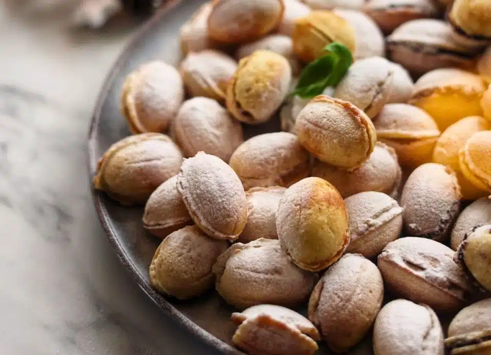 Walnut Cookies with Caramel Cream