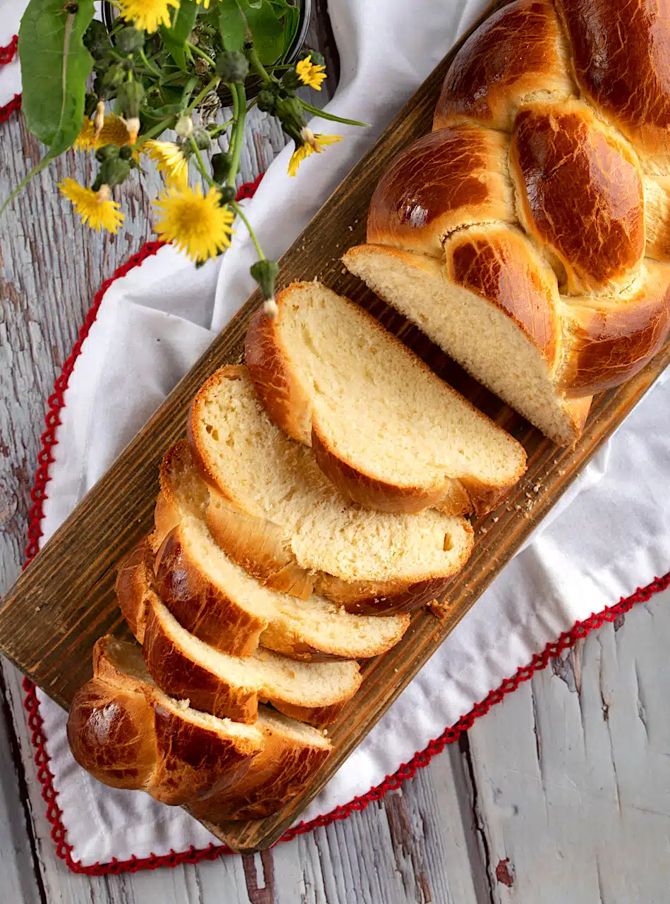 Greek Easter Sweet Bread (Tsoureki)