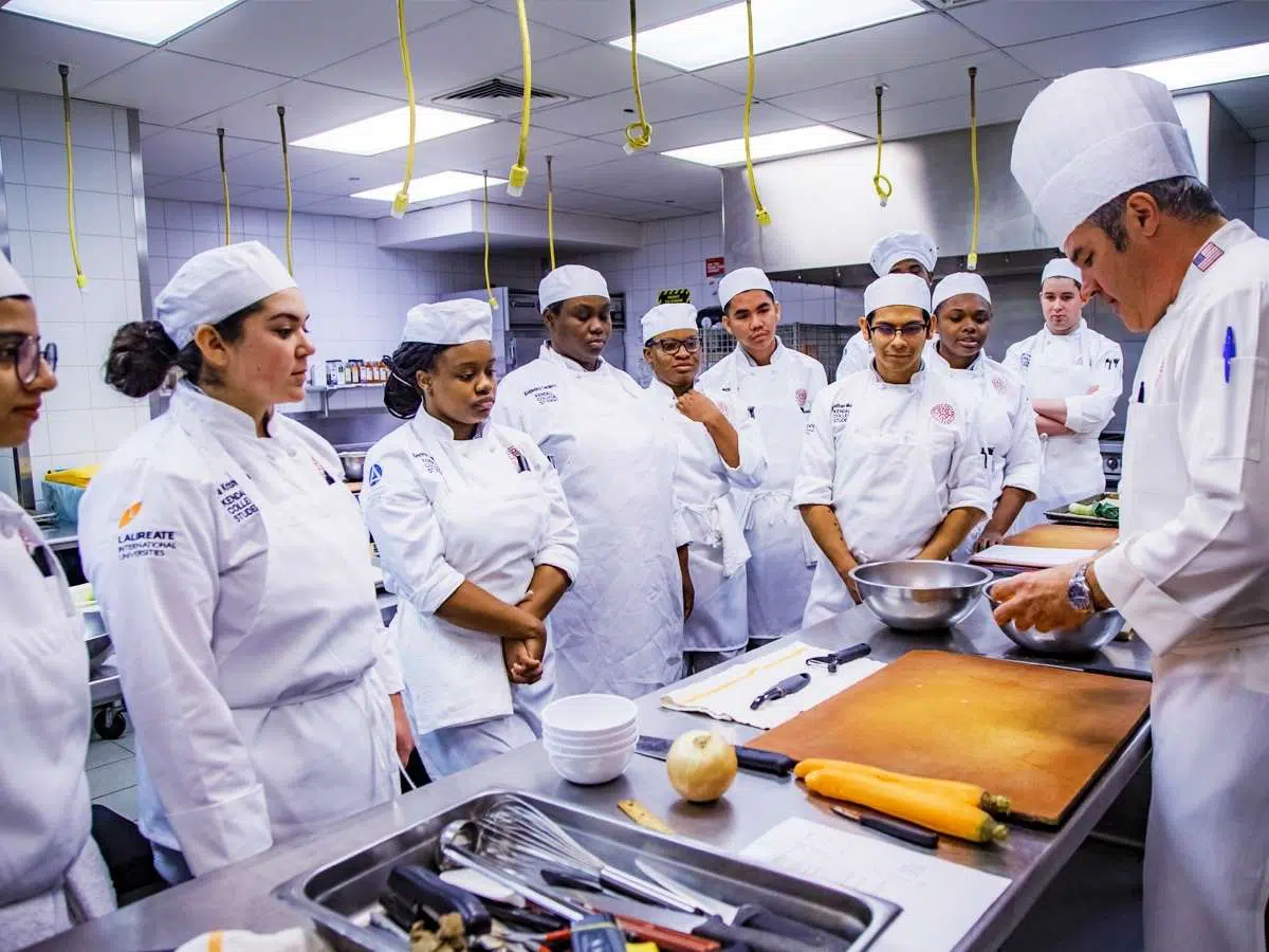 Best 12 Culinary Schools in Illinois - Chef's Pencil