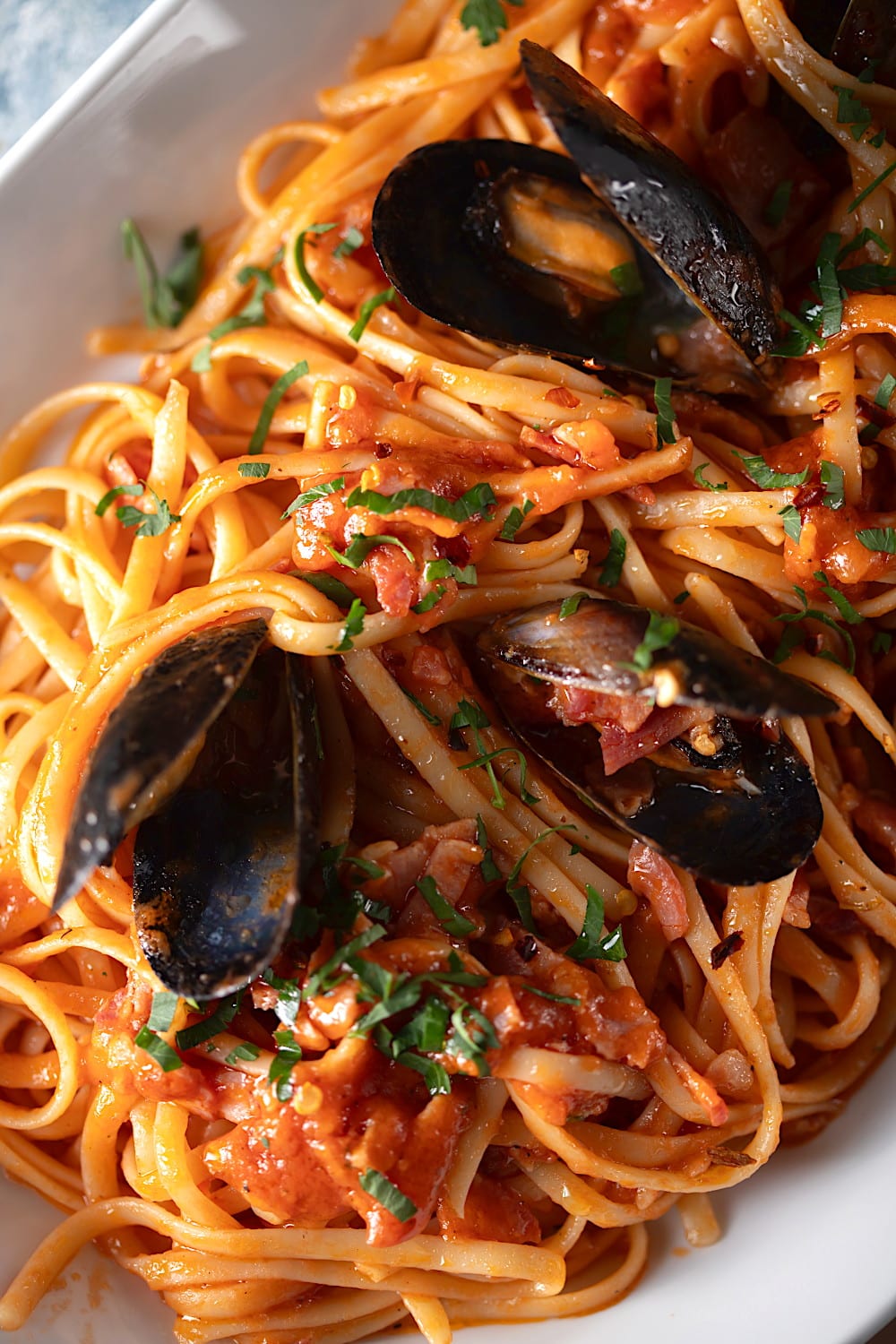 Linguine with Mussels in Tomato Sauce