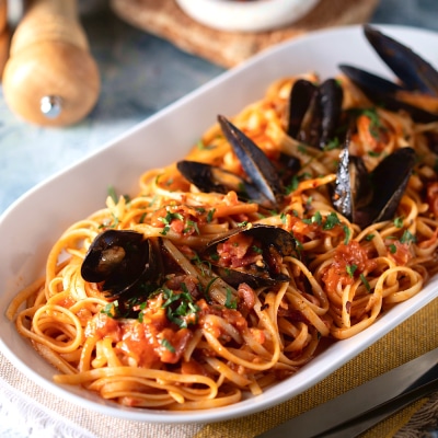 Linguine with Mussels in Tomato Sauce