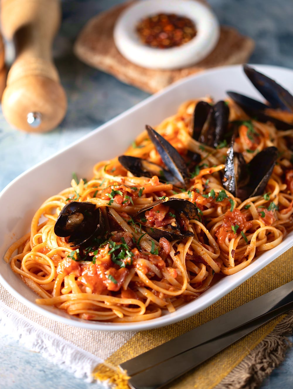 Linguine with Mussels in Tomato Sauce