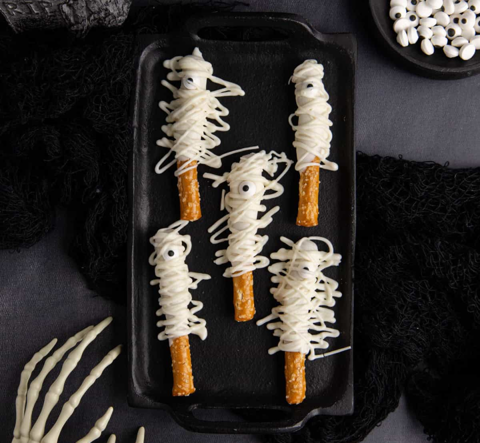 Mummy Pretzel Rods