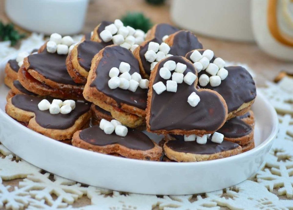 Heart-shaped Walnut & Cinnamon Cookies