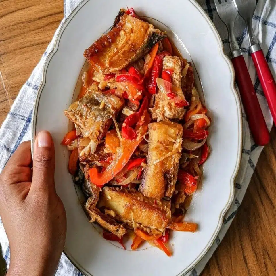 Salted fish with vegetables (Poisson salé aux légumes)