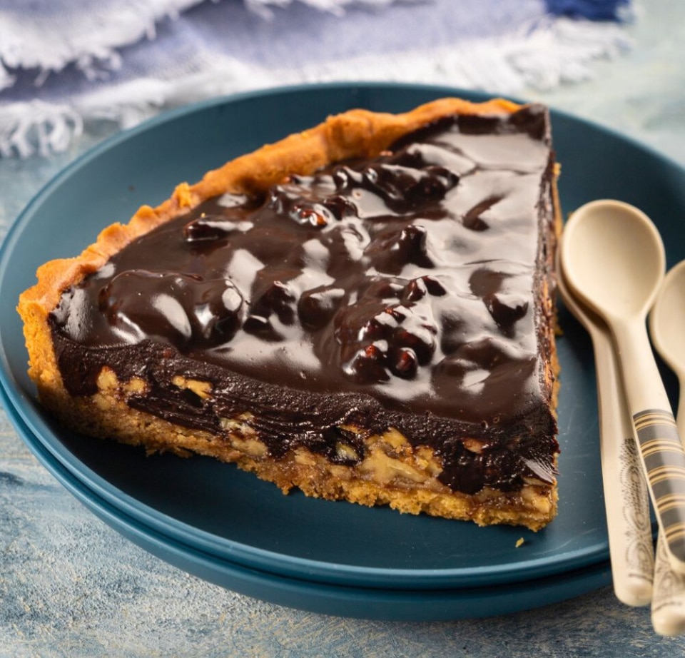Tart with Caramelized Walnuts & Chocolate