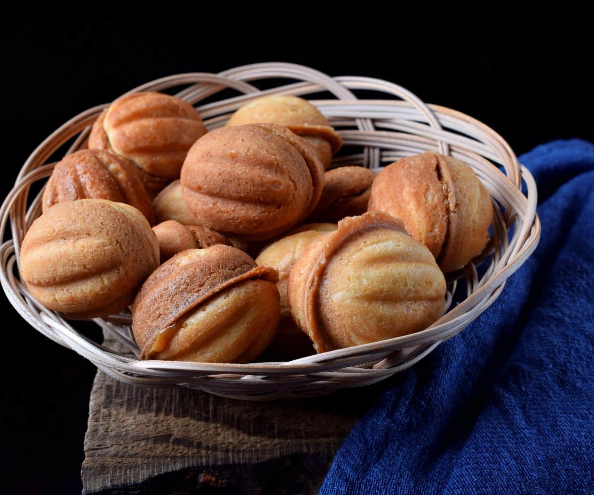 Walnut shaped cookies