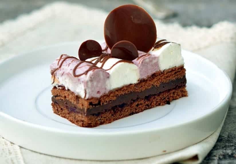 chocolate blackberry-mousse cake