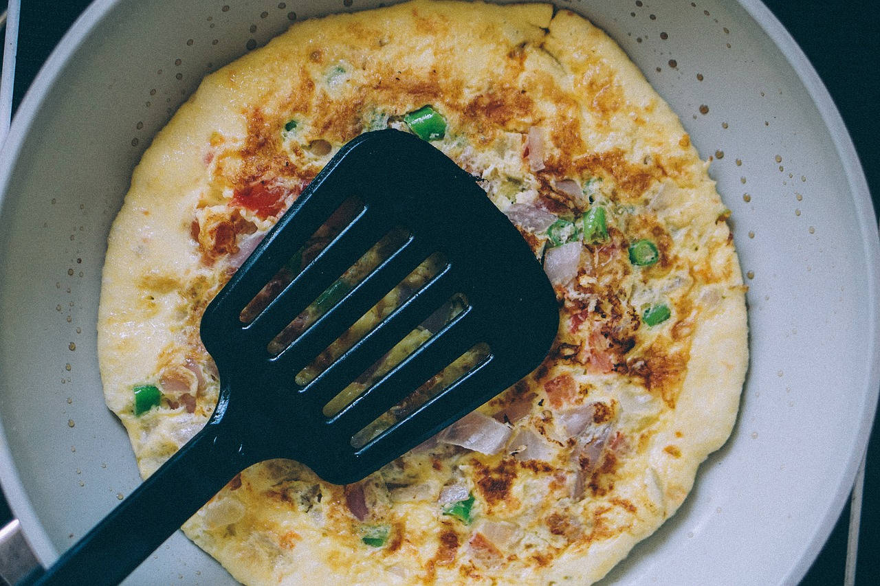 10 Best Omelet Pans According to Online Reviews - Chef's Pencil